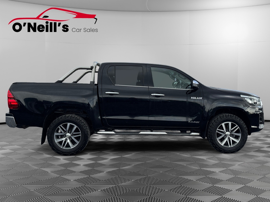 2019 Toyota Hilux - image 2