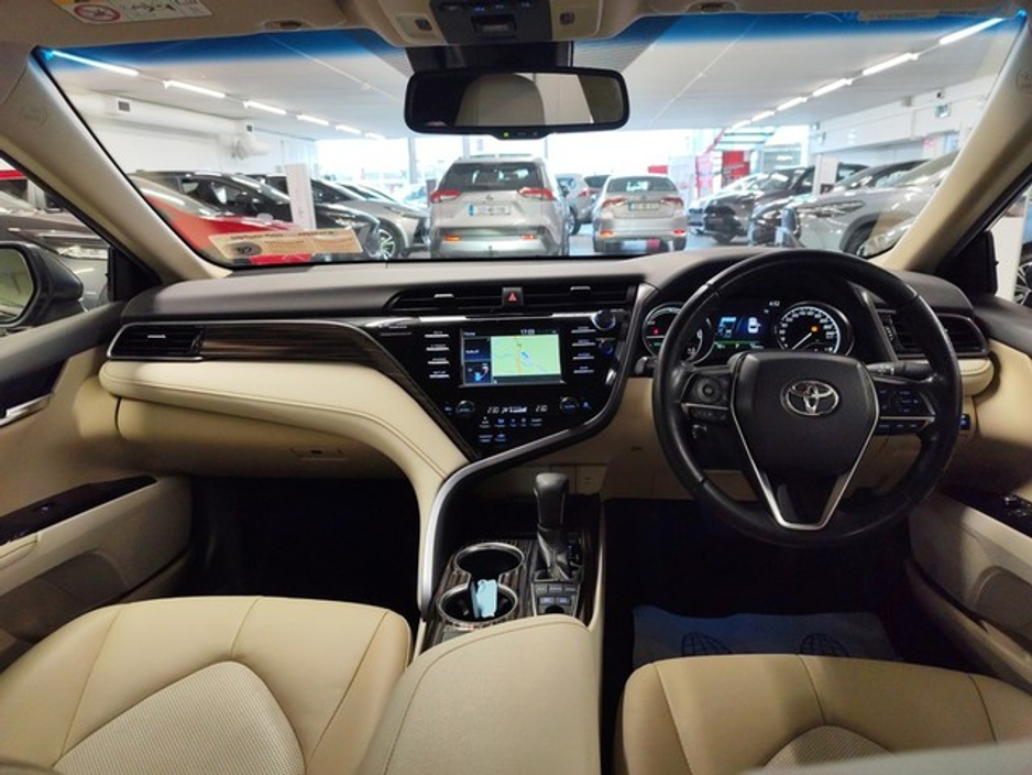 2019 Toyota Camry - image 8