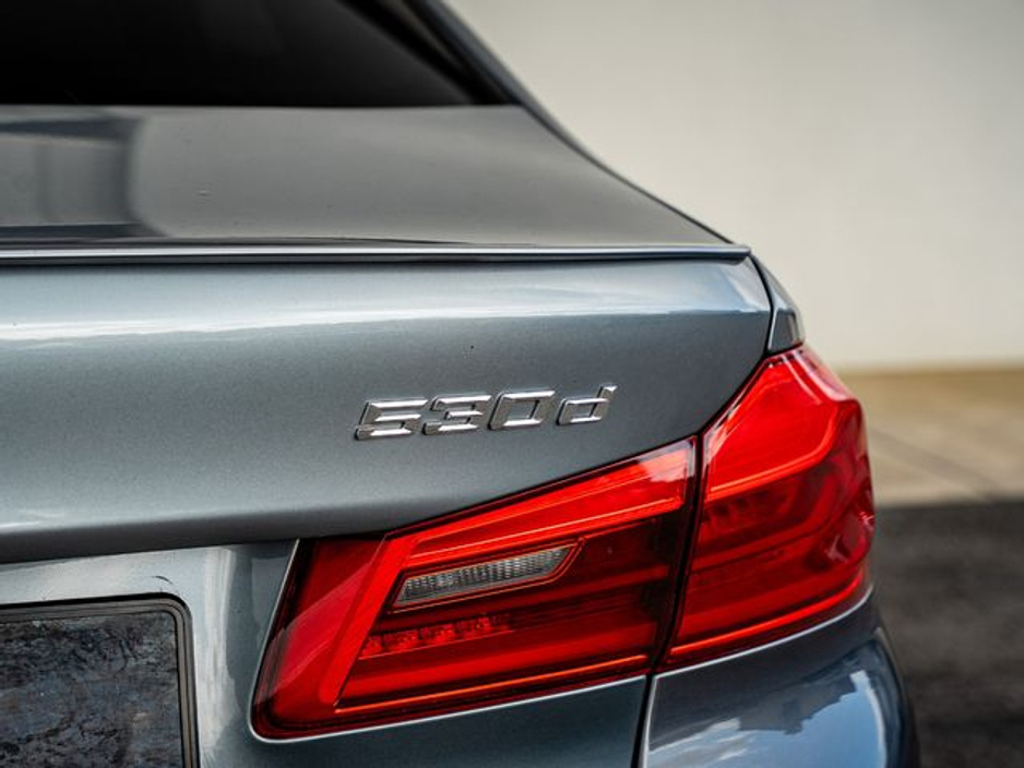 2019 BMW 5 Series - image 7