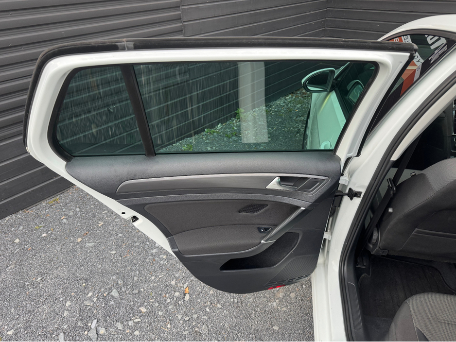 2018 Volkswagen Golf - image 18