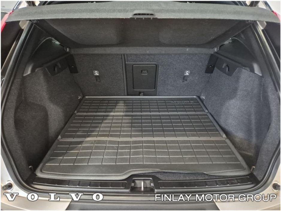 2023 Volvo XC40 - image 24