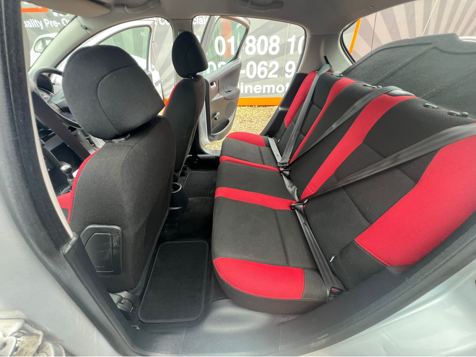 2007 Peugeot 207 - image 12