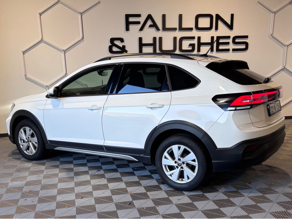 2022 Volkswagen Taigo - image 3