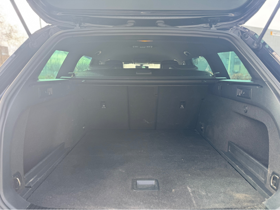 2015 Volkswagen Passat - image 10