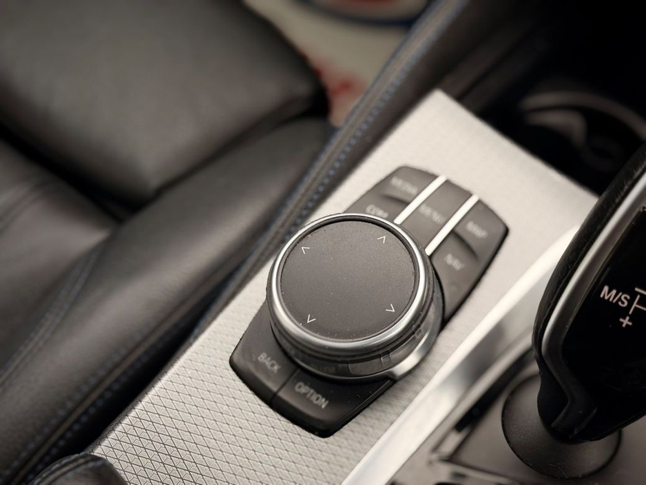 2017 BMW 5 Series - image 34