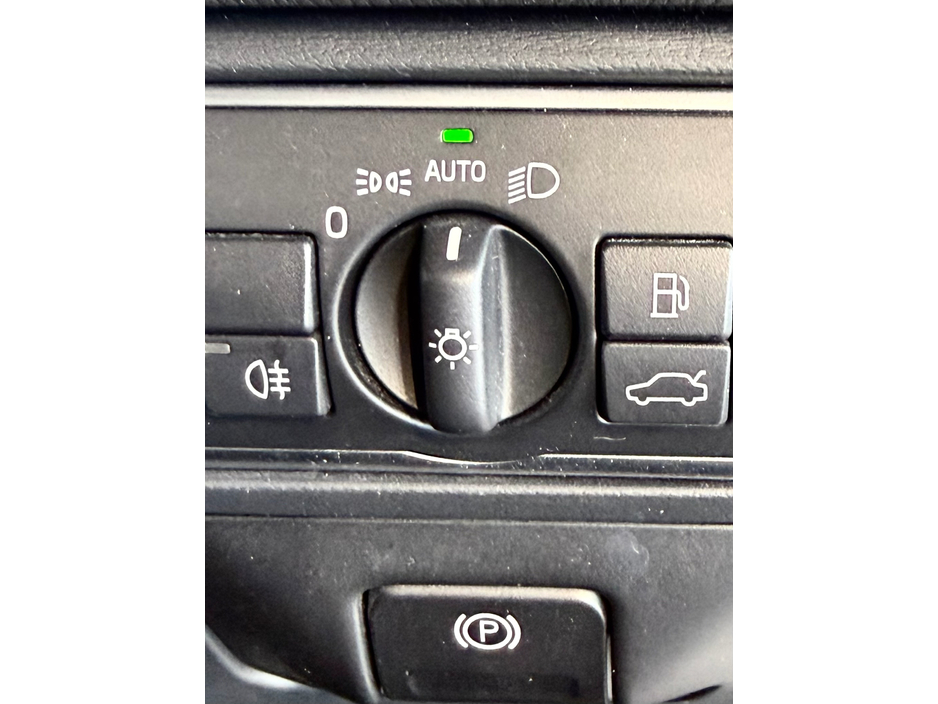 2017 Volvo XC60 - image 17