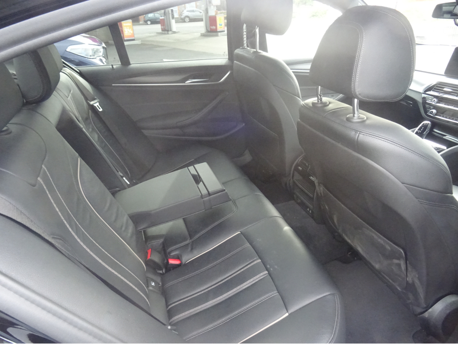 2021 BMW 5 Series - image 8