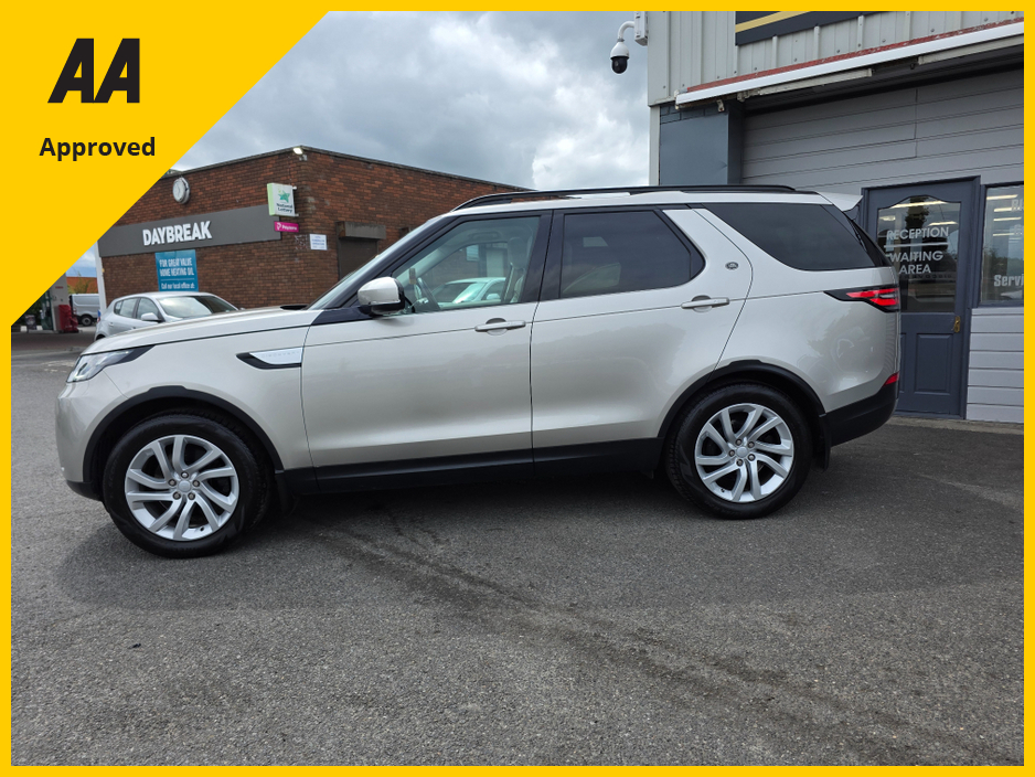 2017 Land Rover Discovery - image 13