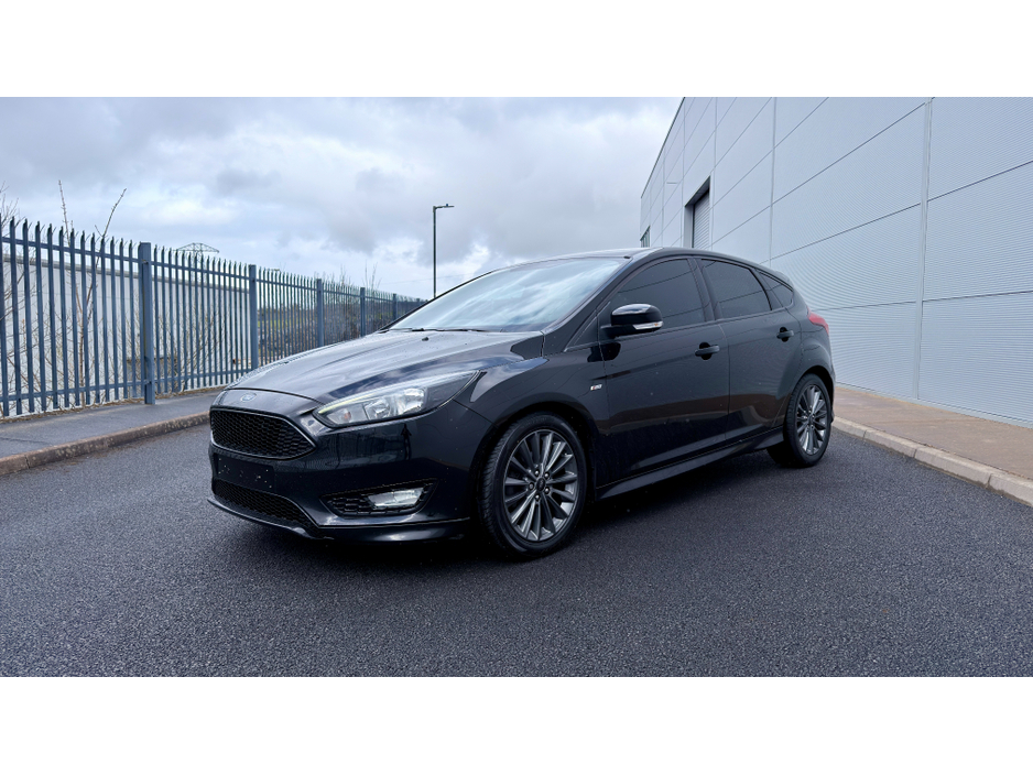 2017 Ford Focus - image 4