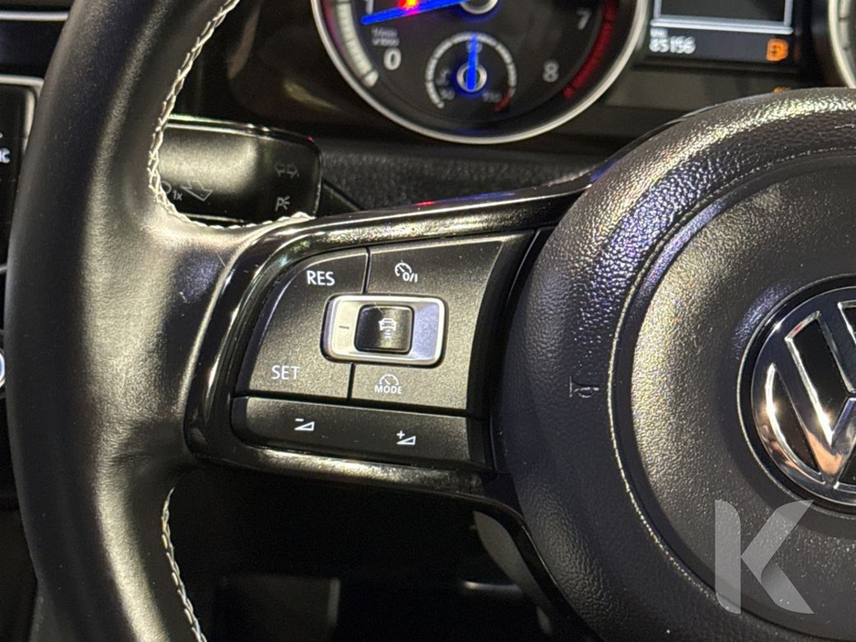 2015 Volkswagen Golf - image 20