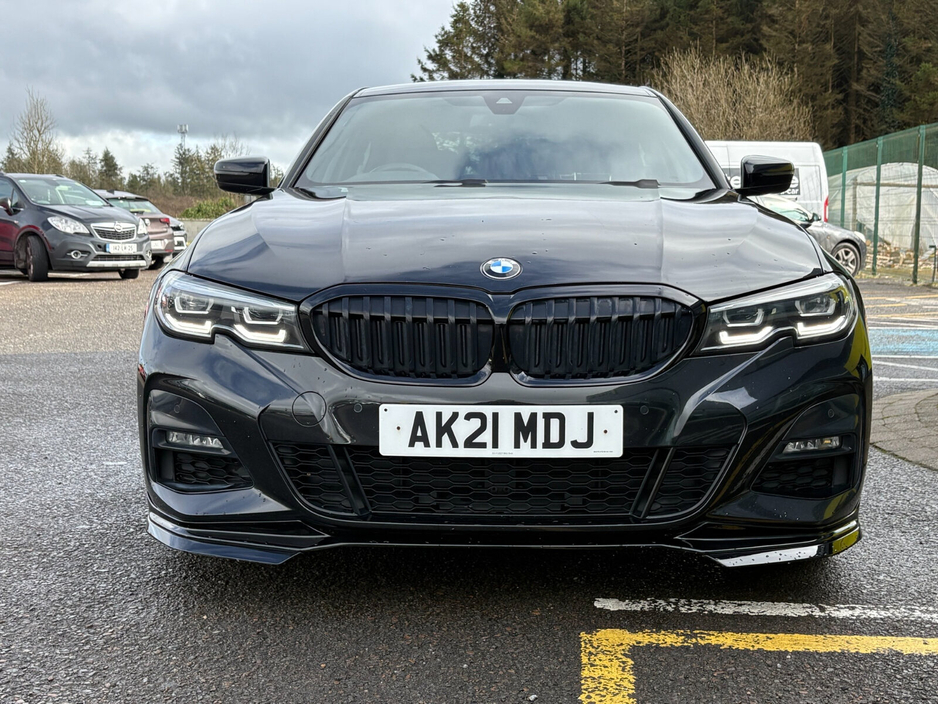2021 BMW 3 Series - image 5