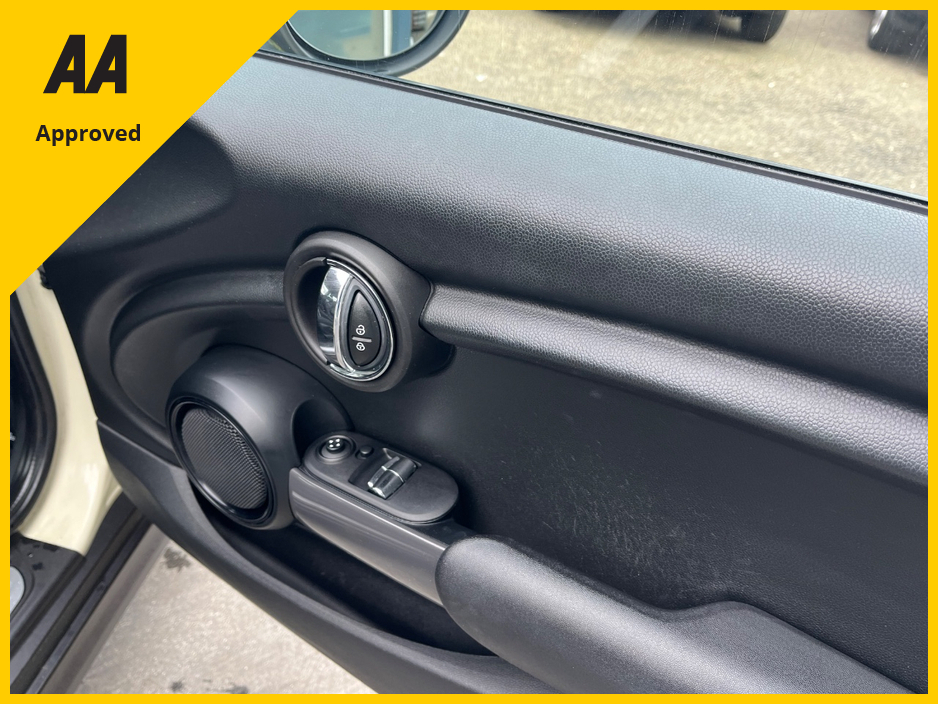 2014 MINI Hatch - image 9