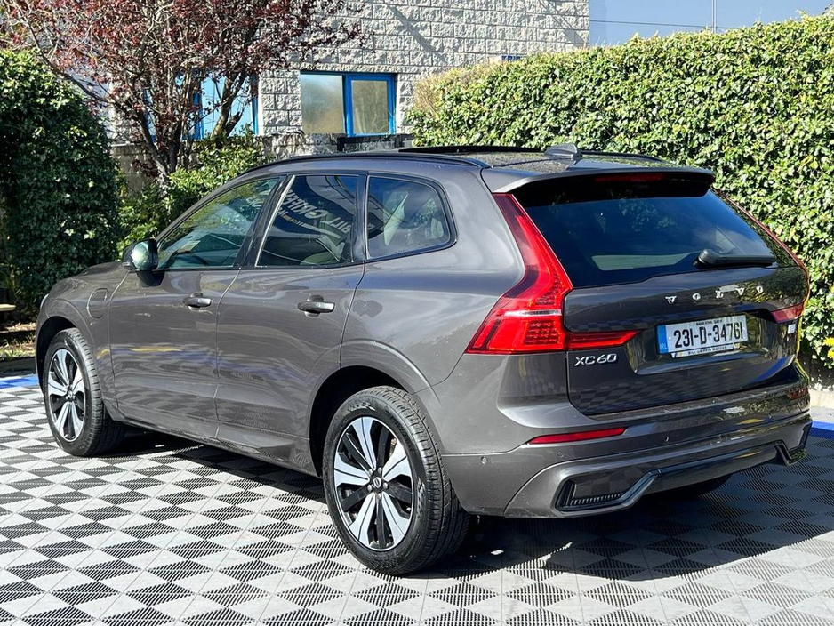 2023 Volvo XC60 - image 7