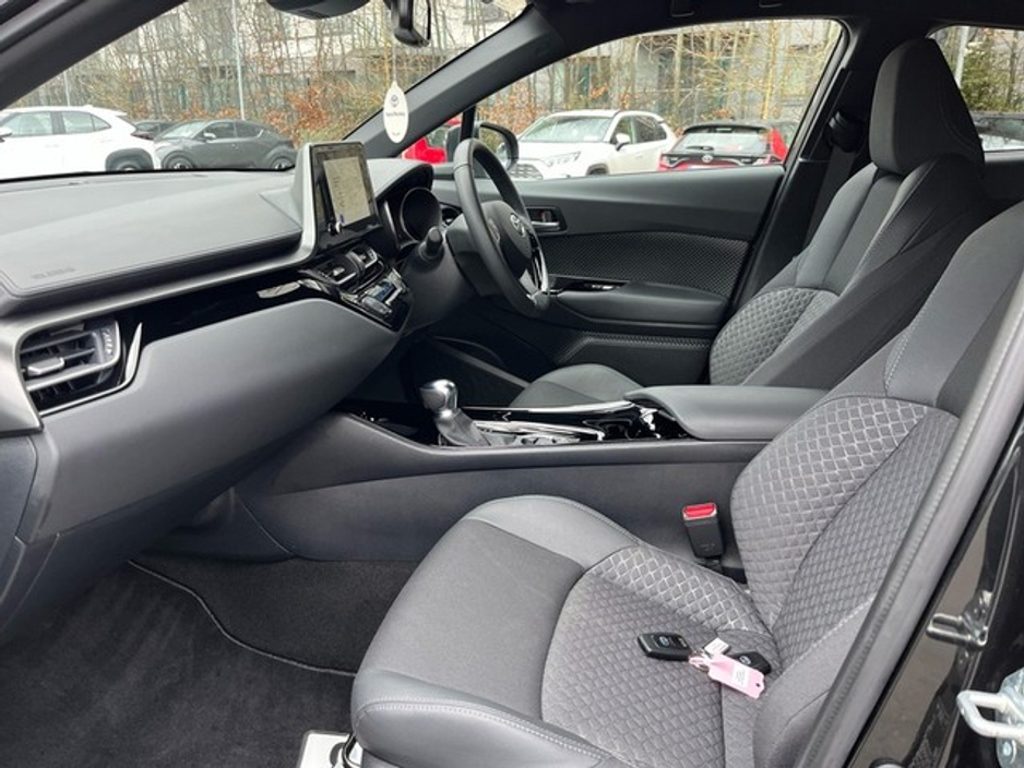 2023 Toyota C-HR - image 6