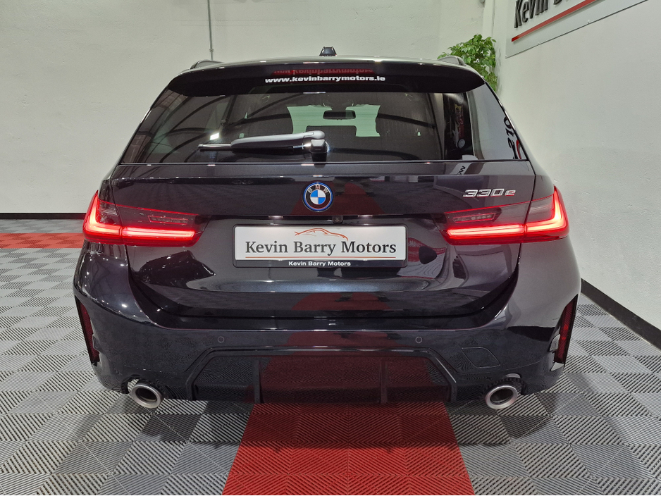 2025 BMW 3 Series 330E TOURING M SPORT (22.3KWH BATTERY) AUTOMATIC **ONE OWNER / APPLE CARPLAY / CRUISE CONTROL / ELECTRIC BOOTLID / FULL LEATHER / HEATED SEATS / REVERSE CAMERA / SAT NAV / BMW WARRANTY UNTIL 03/2028** €52,900