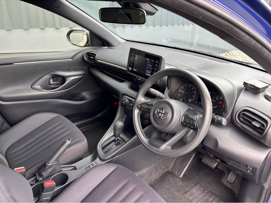 2022 Toyota Yaris - image 6