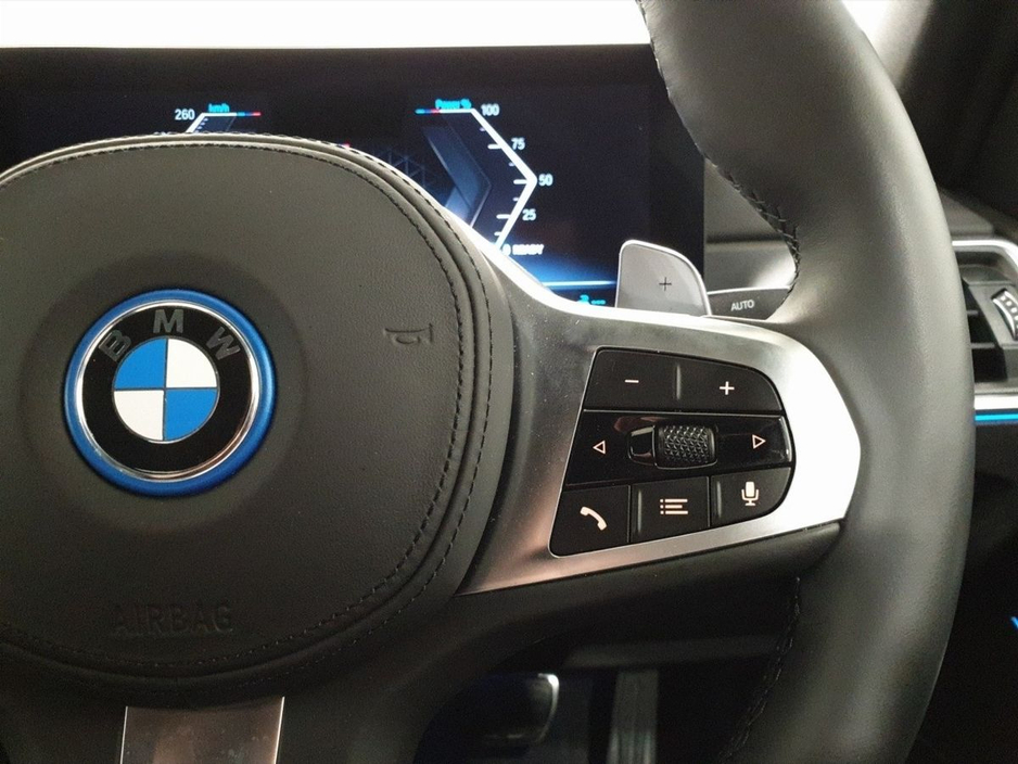 2023 BMW 3 Series - image 18