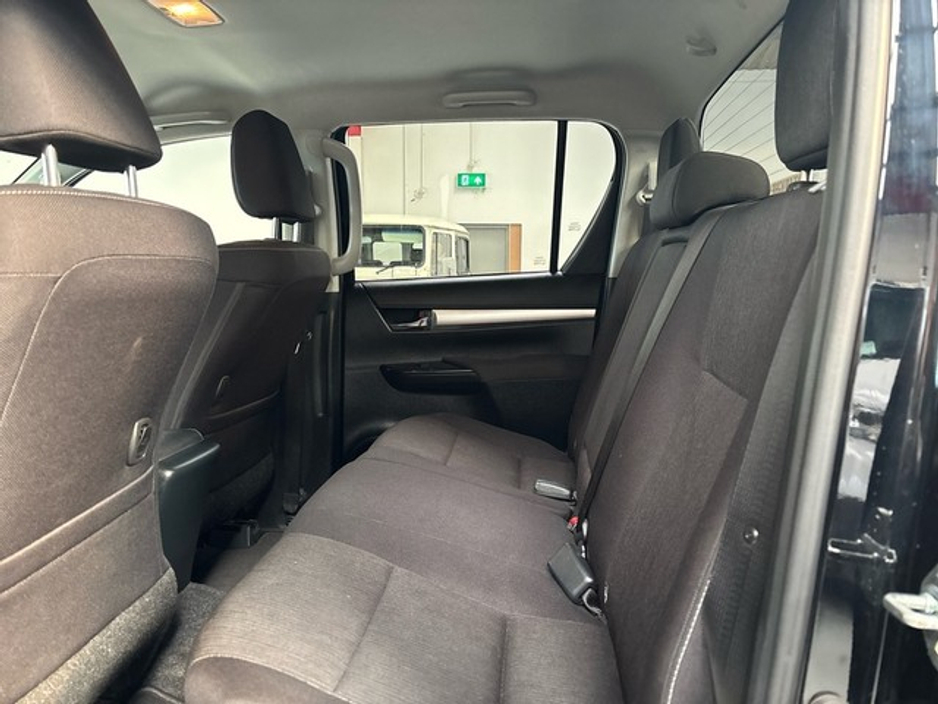 2024 Toyota Hilux - image 7