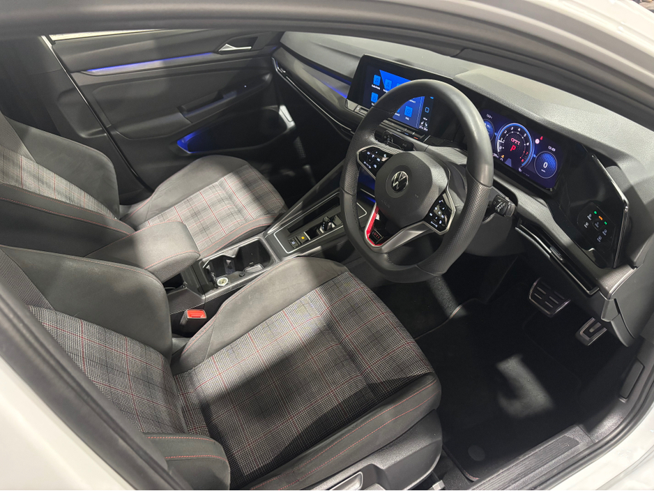 2021 Volkswagen Golf - image 15