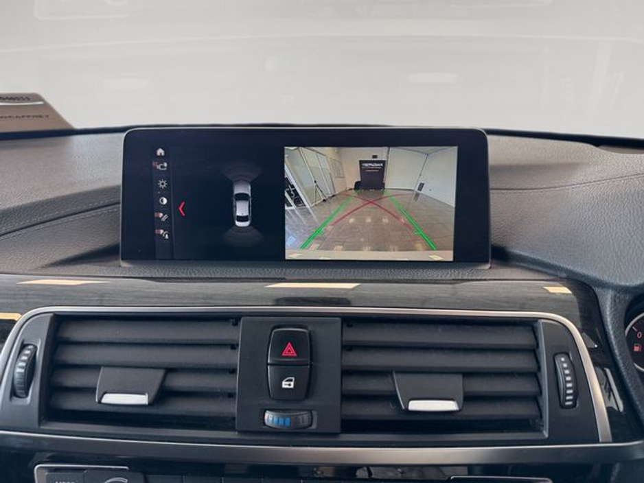 2018 BMW 3 Series - image 14