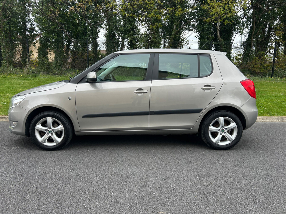 2011 Skoda Fabia - image 8