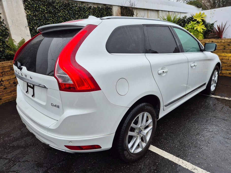 2017 Volvo XC60 - image 5