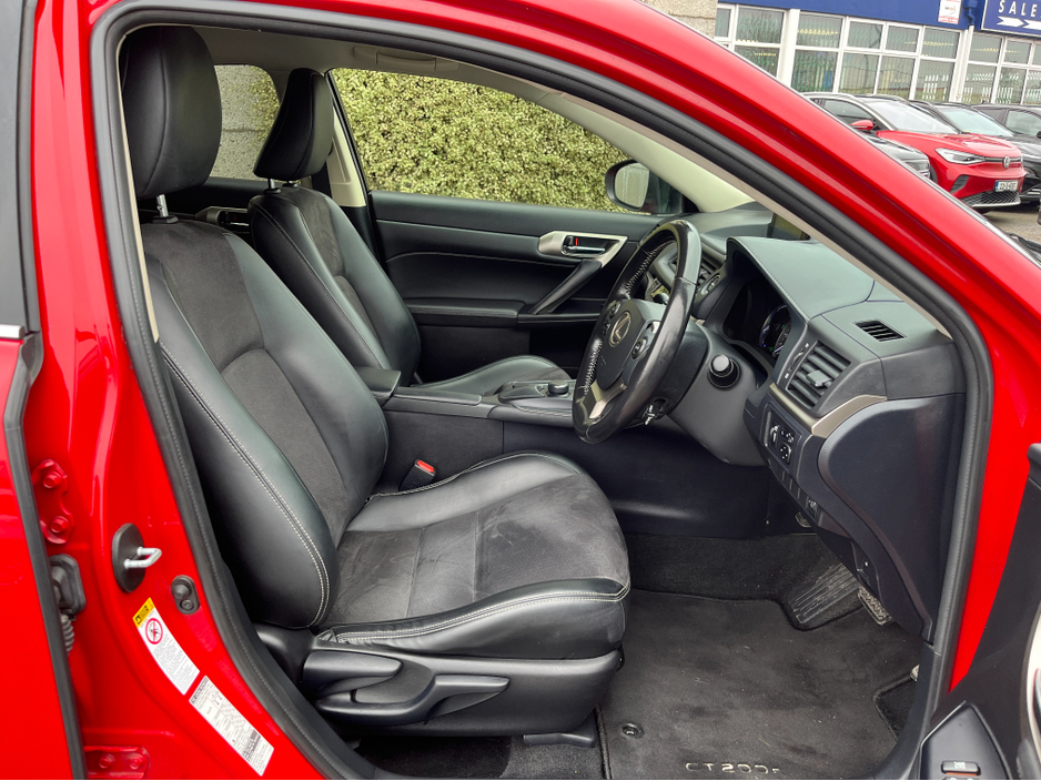 2017 Lexus CT 200 h SPORT AUTOMATIC 1.8 PETROL //SAT NAV//REVERSE CAMERA//HALF LEATHER SEATS//