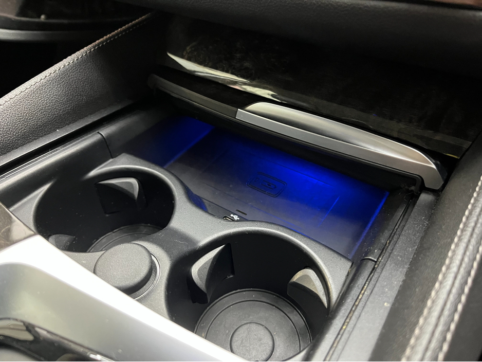 2018 BMW 5 Series - image 18