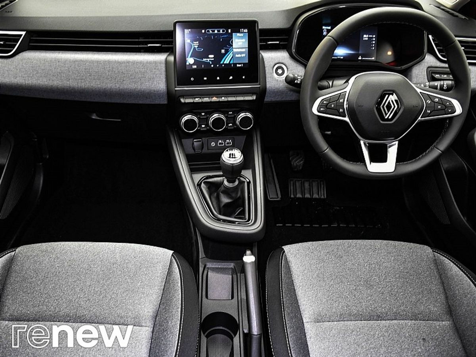 2025 Renault Clio - image 2