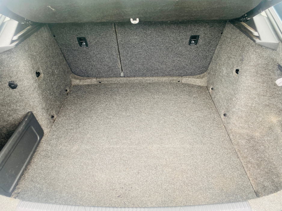 2015 Skoda Octavia - image 23