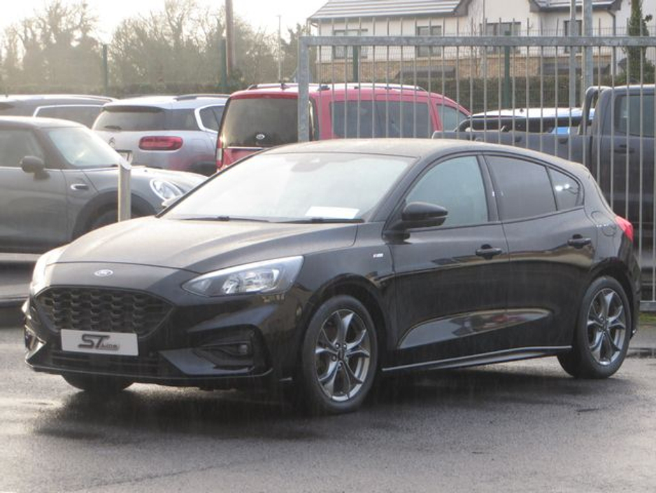 2020 Ford Focus - image 6