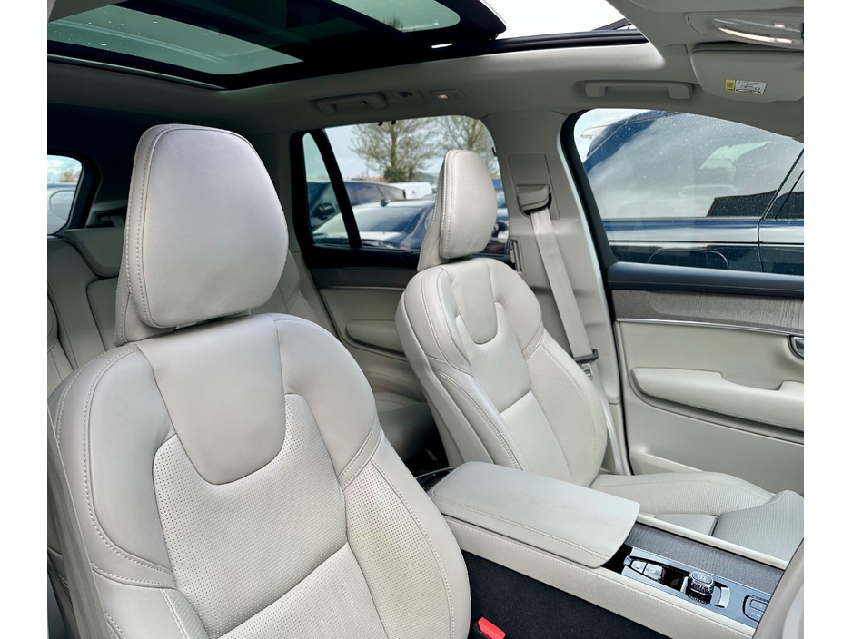 2025 Volvo XC90 - image 15