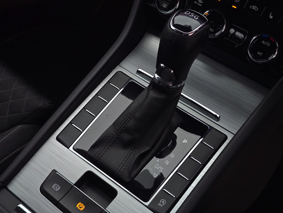 2022 Skoda Superb - image 21