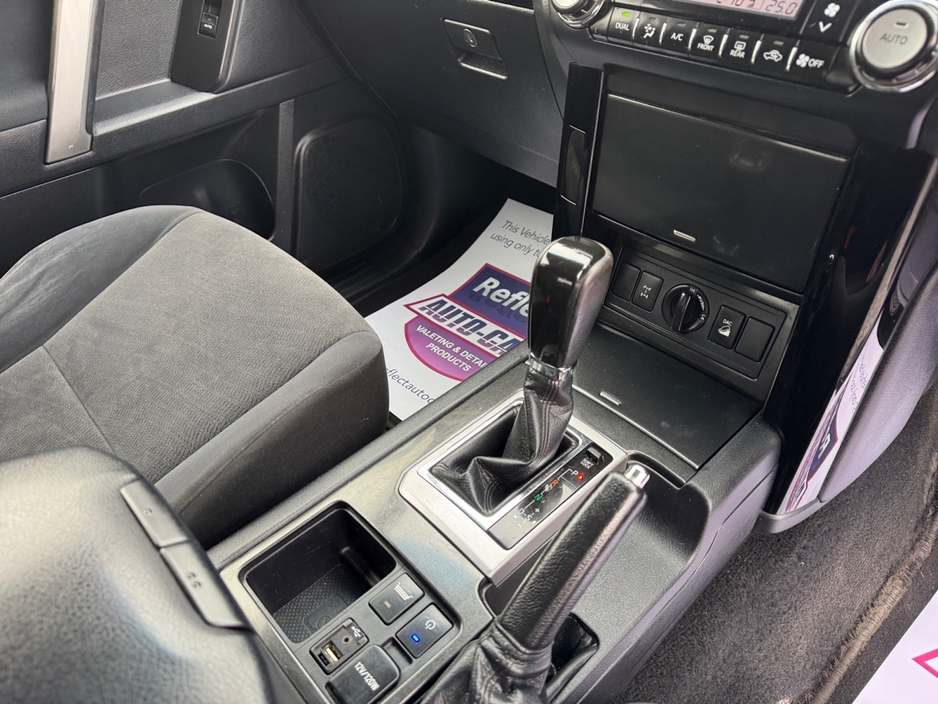 2017 Toyota Landcruiser - image 14