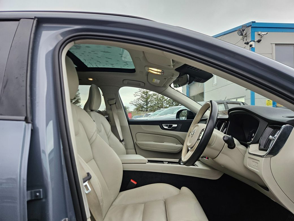 2023 Volvo XC60 - image 11