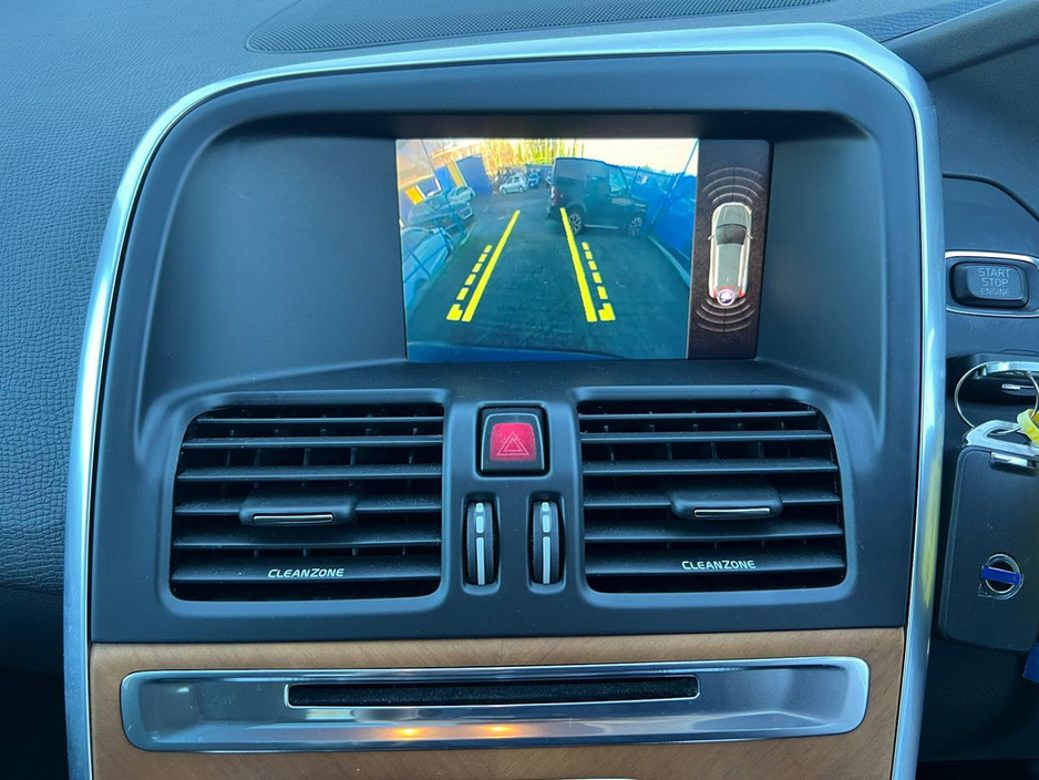 2017 Volvo XC60 D4 CLASSIC 2.0 D // OPENING PAN ROOF // LEATHER HEATED SEATS // REVERSE CAMERA €24,950