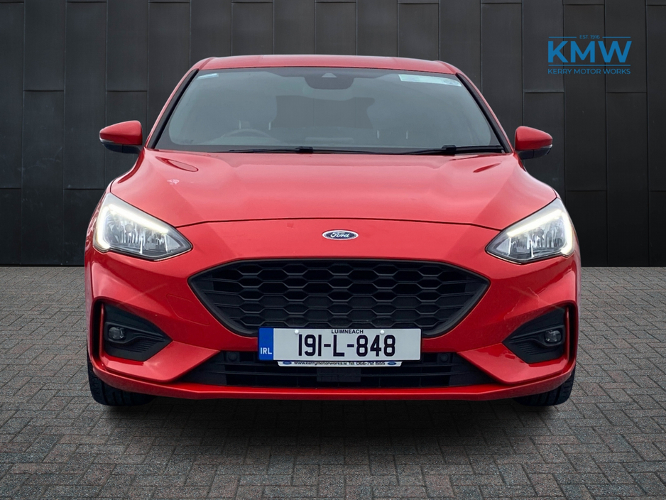 2019 Ford Focus - image 2
