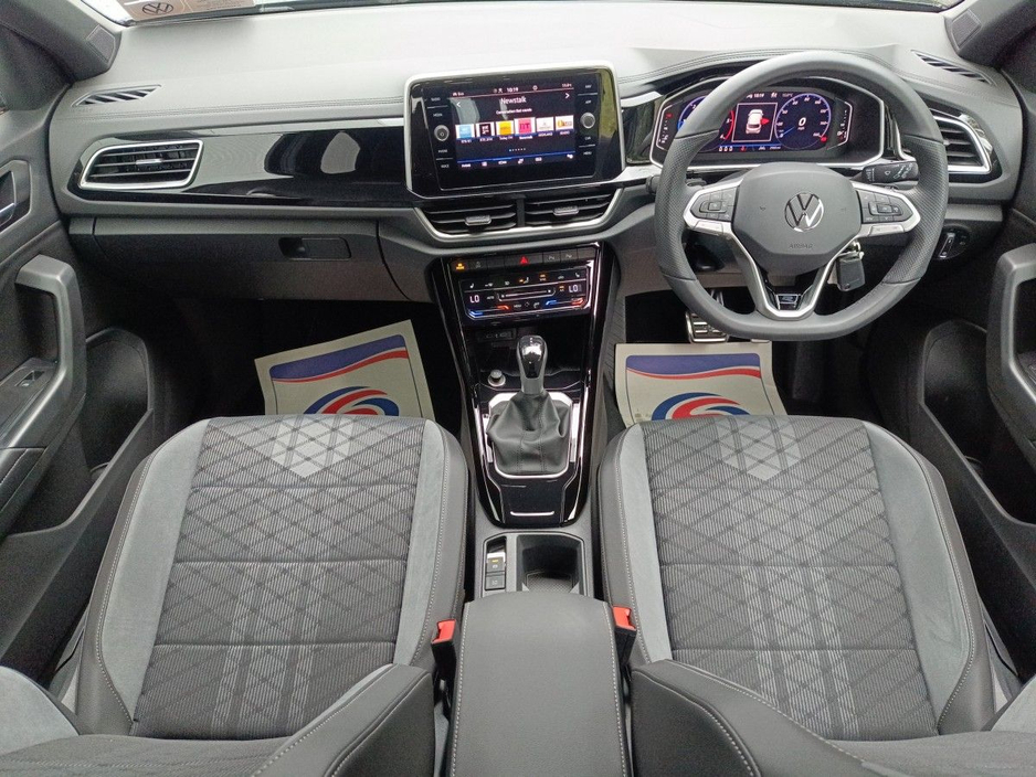 2025 Volkswagen T-Roc - image 4