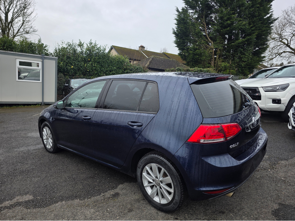 2015 Volkswagen Golf - image 10