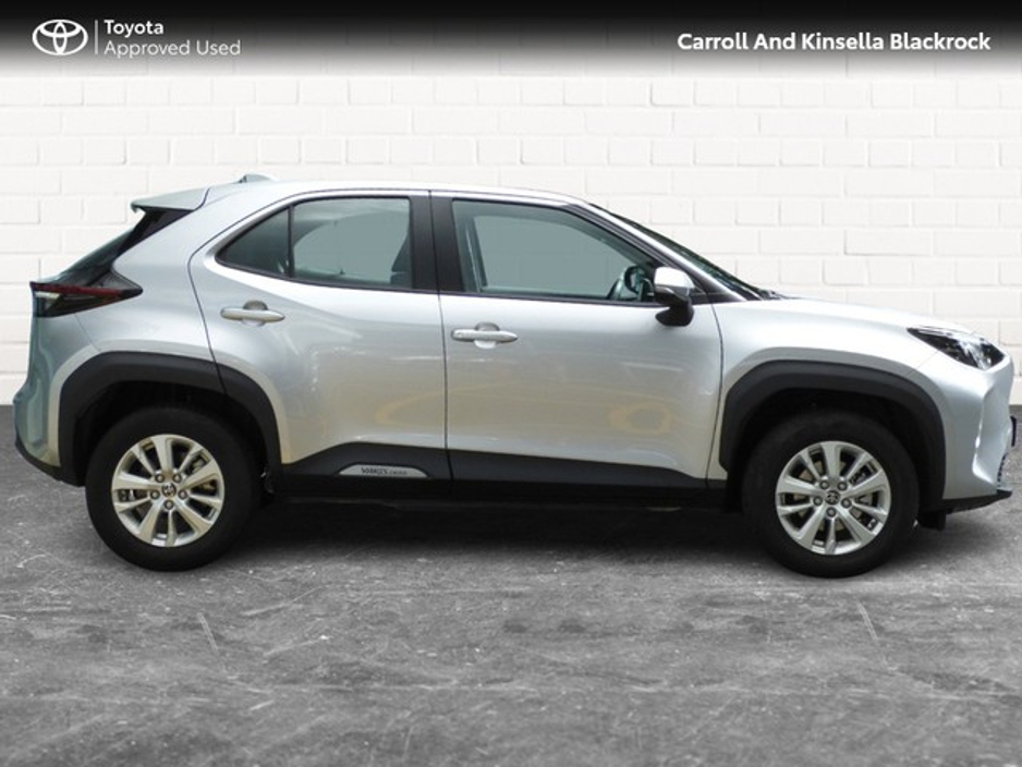 2025 Toyota Yaris Cross - image 3