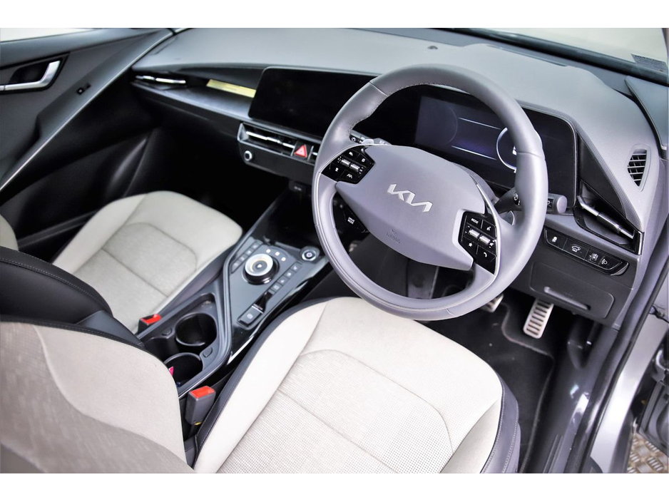 2023 Kia Niro - image 13
