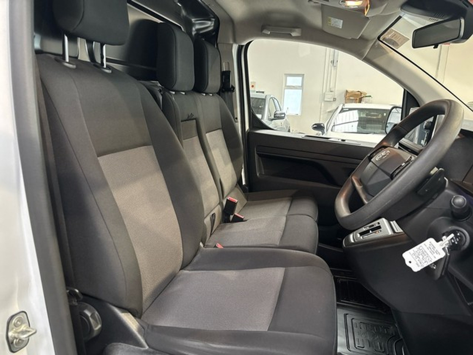 2024 Toyota Proace - image 16