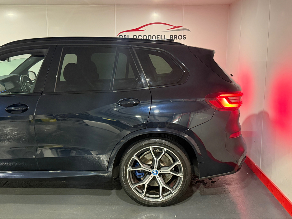 2022 BMW X5 - image 5