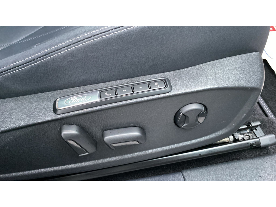 2025 Ford Explorer Extended Range Premium.. Driver assistance + Heat pump €43,500