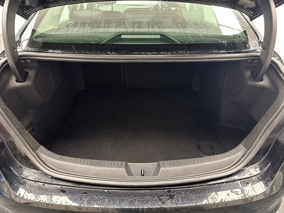 2021 Renault Megane - image 9