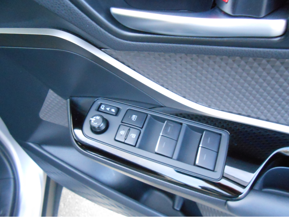 2020 Toyota C-HR - image 12