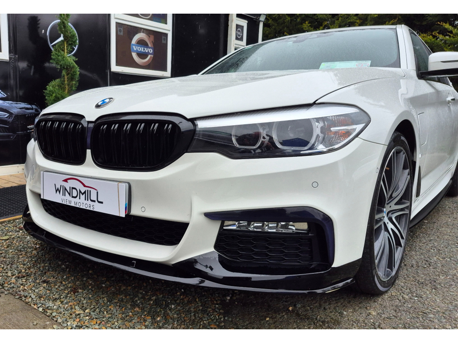 2018 BMW 5 Series - image 3