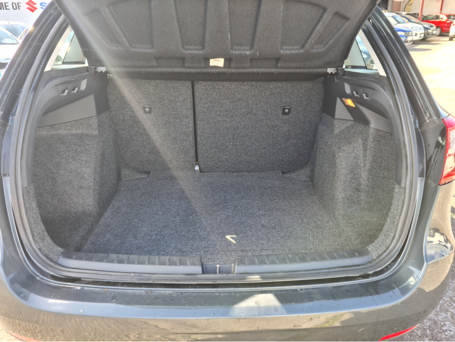 2011 SEAT Ibiza - image 4