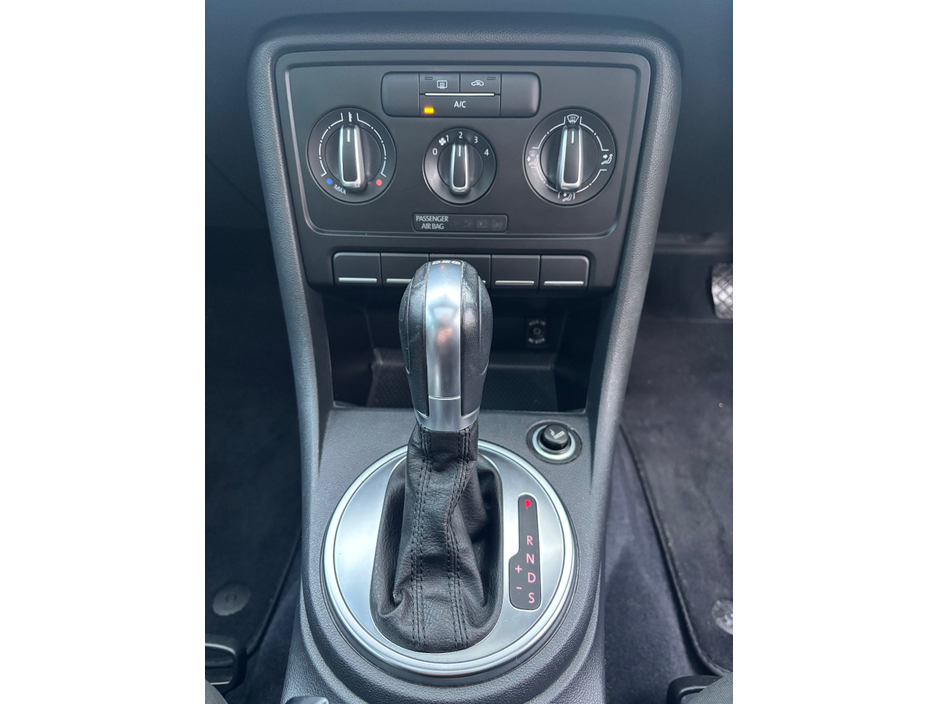 2015 Volkswagen Beetle - image 16