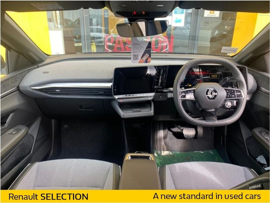 2023 Renault Megane - image 5